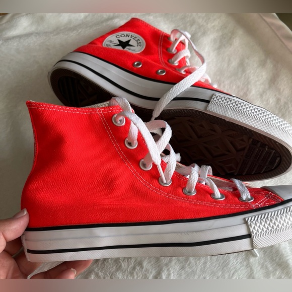 Converse Neón Orange Sneakers - Picture 2 of 4